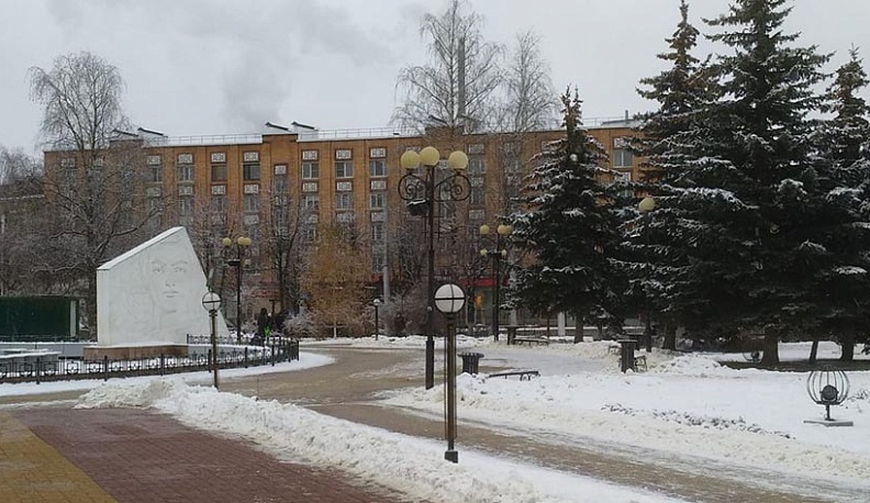 В Калуге подрядчик задерживает реконструкцию патриотического лозунга