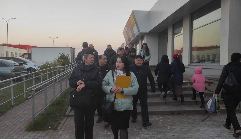 По улицам микрорайона Кошелев в Калуге прошел рейд Родительского патруля