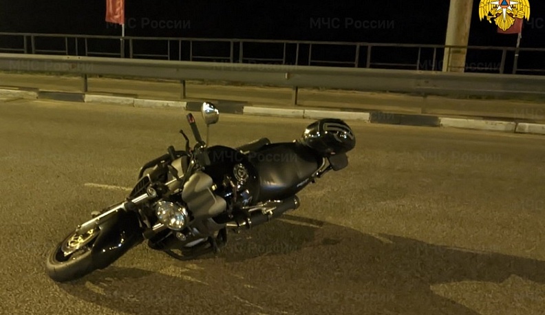 В Калуге в столкновении с собакой на дамбе Яченского водохранилища пострадал мотоциклист