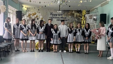 Глава Мещовского муниципального округа поздравил  выпускников с окончанием школы 