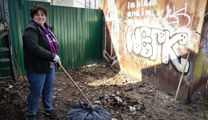 Сотрудники ИД «Калужские губернские ведомости» навели порядок вокруг Дома Печати