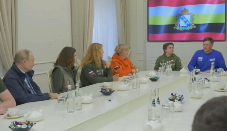 О гуманитарной миссии «Молодой Гвардии» в Курской области Владимиру Путину рассказали калужане