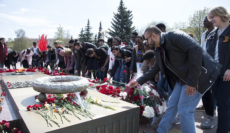 Калужские школьники продемонстрировали фланкировку и фигурную маршировку