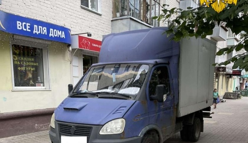 В Калуге на тротуаре водитель ГАЗели сбил пенсионерку