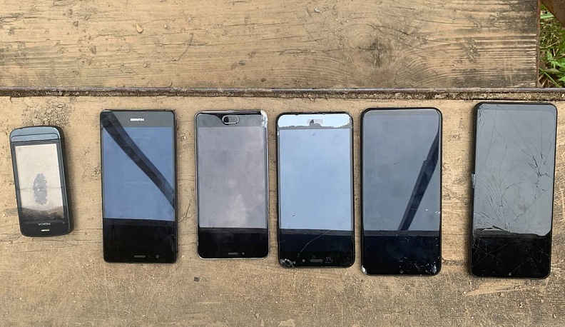 Заключенным исправительной колонии в Калужской области попытались провезти 6 мобильных телефонов в ведре с краской