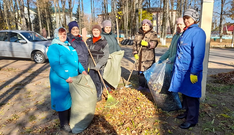 Жители Спас-Деменска провели осенний субботник