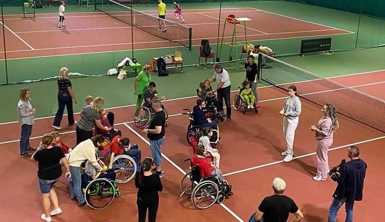 В Калуге провели мастер-класс по большому теннису на колясках