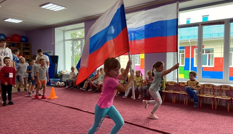 Ферзиковские дошкольники поучаствовали спортивных соревнованиях в День флага России