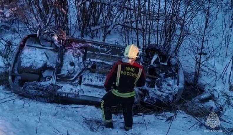 В Кировском округе опрокинулся легковой автомобиль