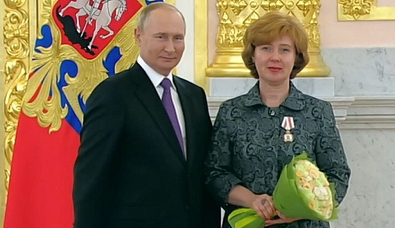 Владимир Путин вручил калужанке орден Пирогова