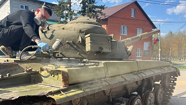 Ко Дню Победы в Бабынинском округе обновили танк Т-64