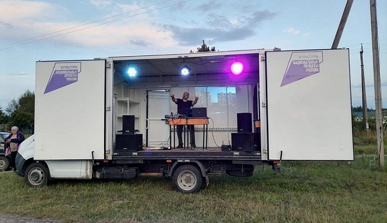 Автоклуб в Хвастовичском районе проводит выездные мероприятия