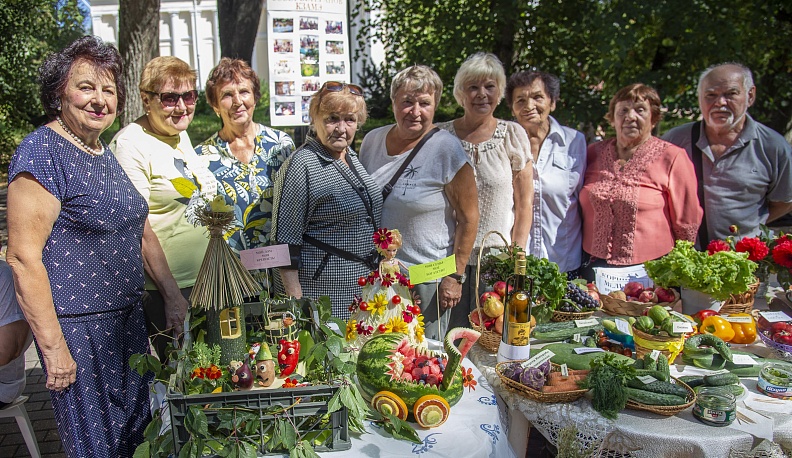Огурец «Ухажор», «веерный» томат и арбуз в клеточку представили калужане на выставке урожайного сезона 