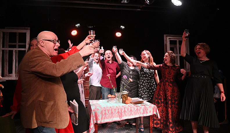 Сцена из юбилейного капустника.