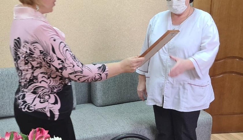 Почётными грамотами и благодарностями награждены три медика из Жуковского района