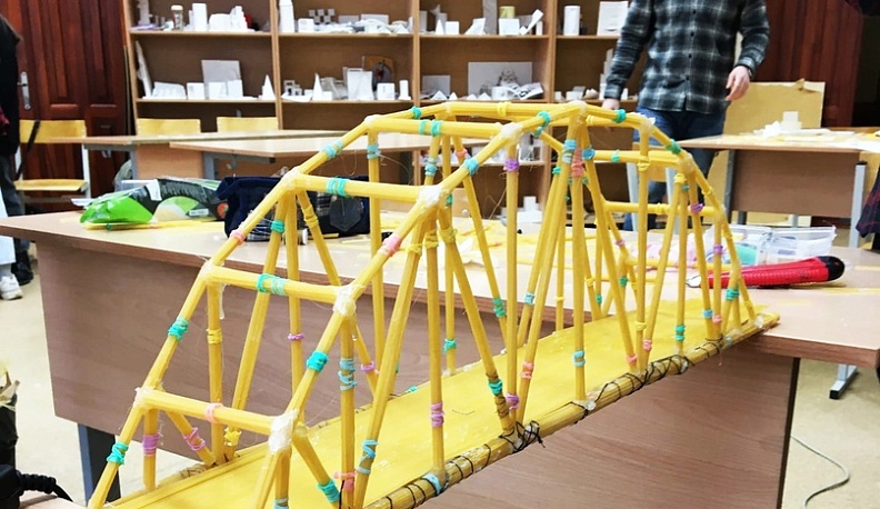 Студенты КГУ построили мосты из макарон