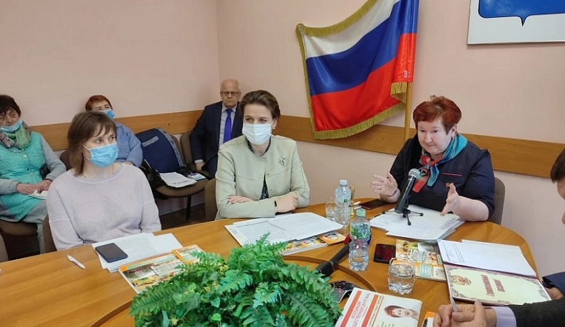 Ольга Коробова обсудила вопрос сохранности детских площадок