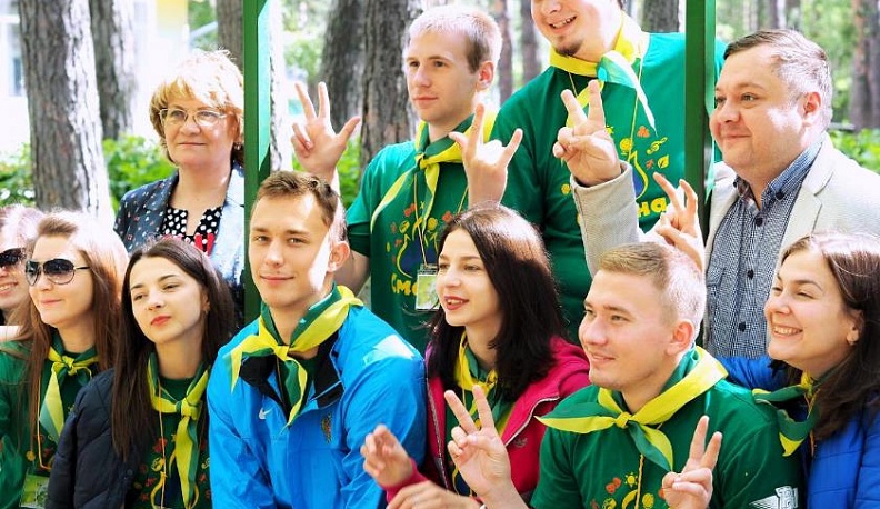 100 молодых калужан прошли программу "Школы вожатых" онлайн