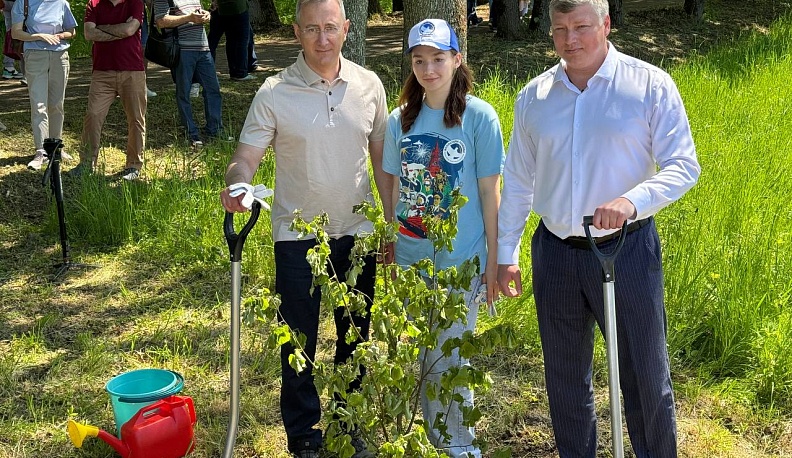 Липовую аллею высадили в Пушкинском парке в Дзержинском районе