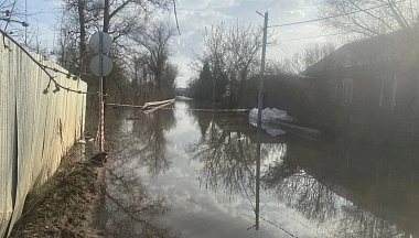 В Дзержинском округе вода подошла к 14 домовладениям