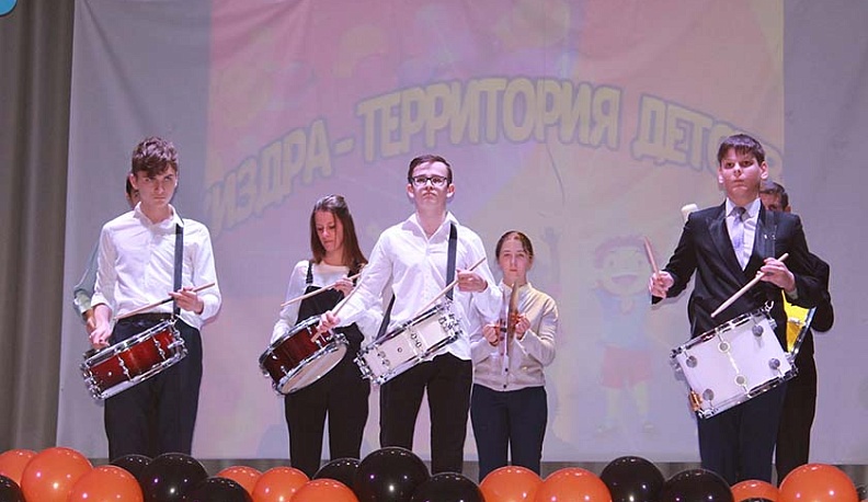 В Жиздре ко Дню Победы провели детский творческий праздник