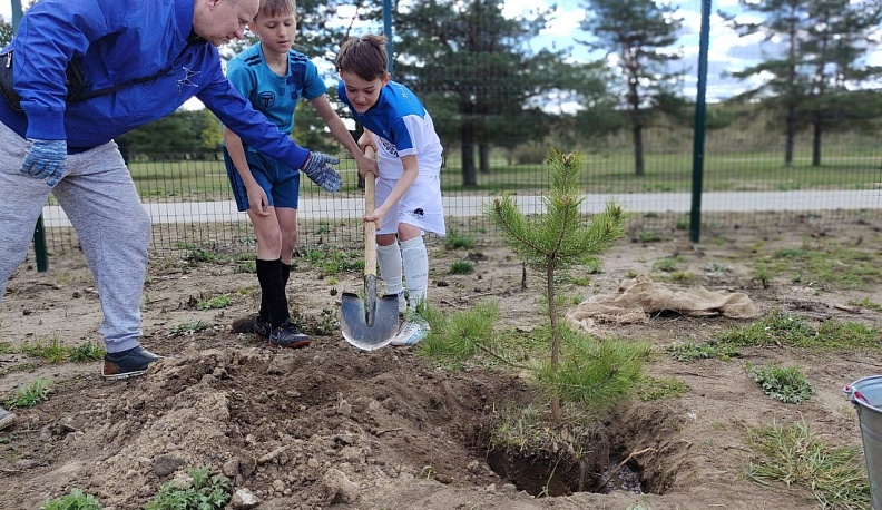 В Калуге спортсмены убрались в сквере Волкова