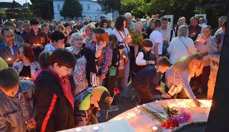 В Тарусе в канун Дня памяти и скорби зажги свечи над Окой