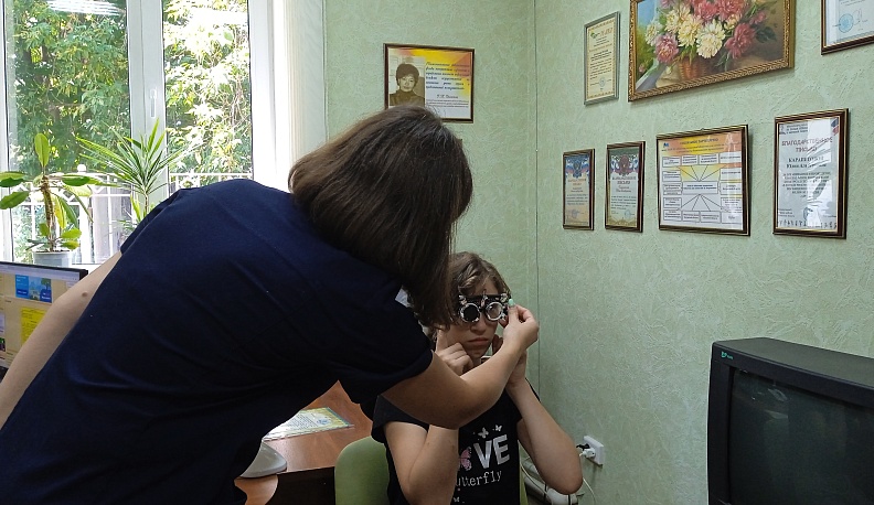 В Калуге проверили зрение детям из приемных семей