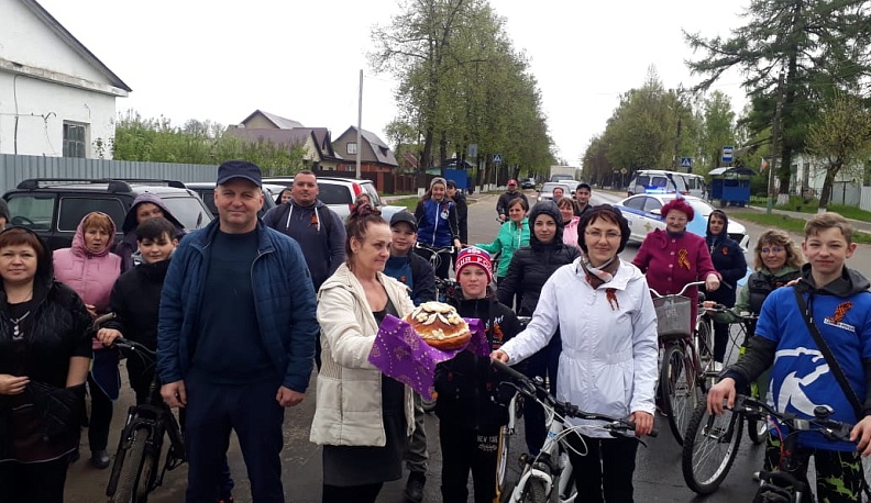 В Думиничах Первомай отметили профсоюзным велопробегом и концертом