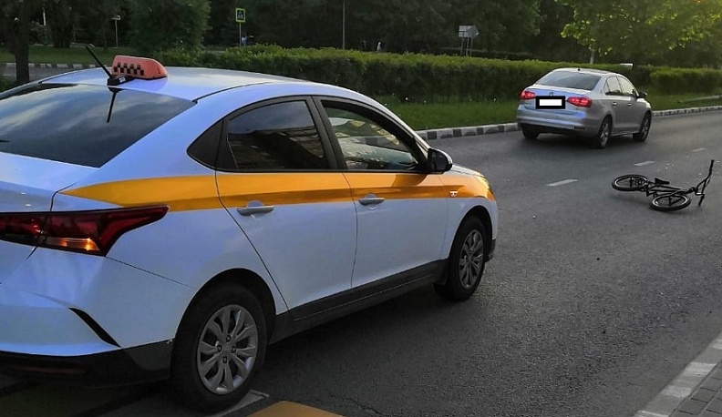 В Обнинске таксист сбил велосипедиста