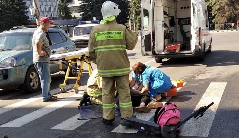 В Обнинске на переходе Хендэ сбил девушку на электросамокате