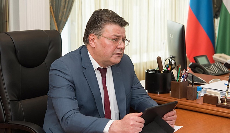 Калужских медиков с профессиональным праздником поздравил глава профильного ведомства