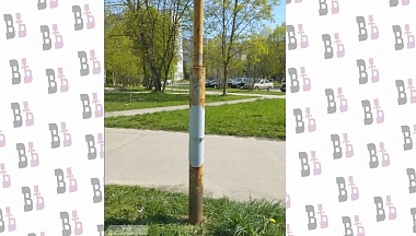В Обнинске по просьбе жителя убрали провода на столбе уличного фонаря