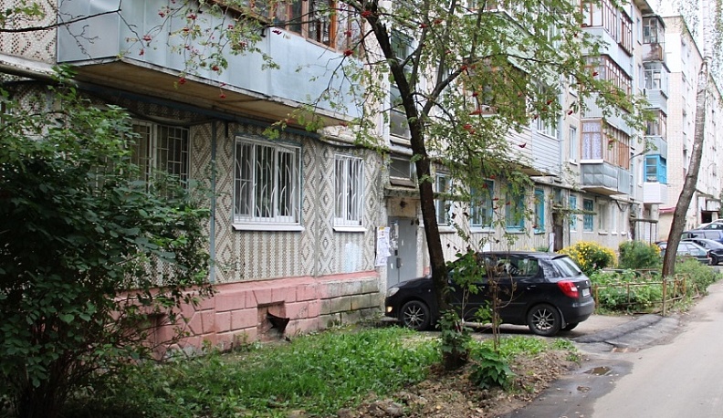 Городской голова Калуги лично проверил работу новой ливневки в одном из дворов