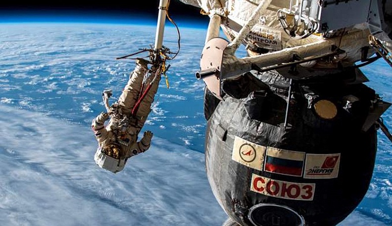 В Калуге работает выставка фотографий «Взгляд с орбиты»