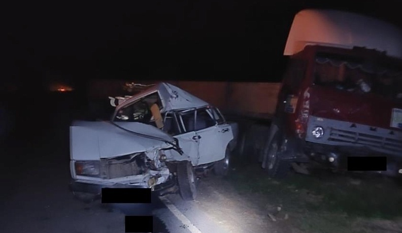 В Ферзиковском районе "Камаз" смял "Ладу"