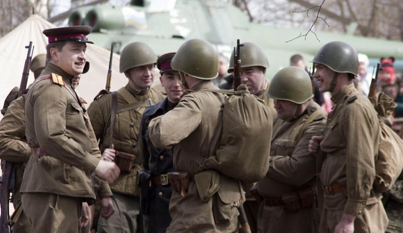 В Калуге в День Победы пройдет военно-историческая реконструкция и прогремит салют