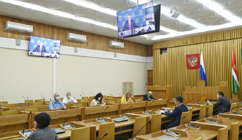 Владислав Шапша: «В рамках национального проекта «Здравоохранение» перед региональным минздравом стоят большие задачи. Для их решения необходимо обеспечить отрасль квалифицированными специалистами»