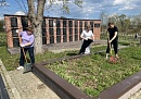 Волонтеры Жуковского округа навели порядок у мемориалов
