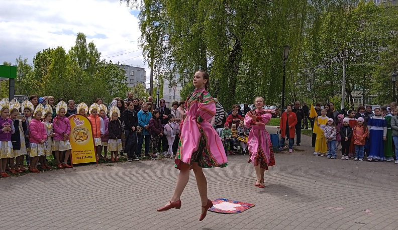 В преддверии 78-й годовщины Победы в калужском микрорайоне «Кубяка» состоялся праздничный концерт