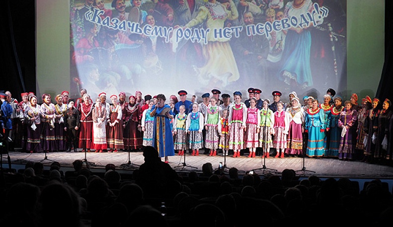 В центре Калуги казачий эскорт встречал гостей съезжего праздника