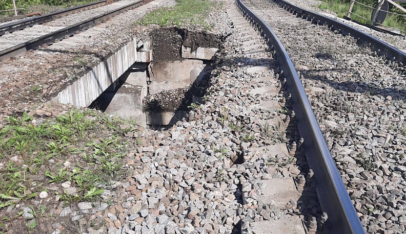 Грузовик повредил железнодорожный проезд в Обнинске