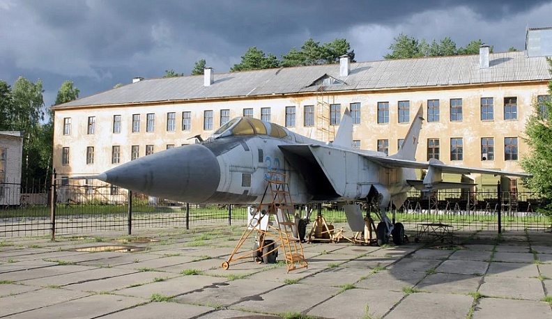 В калужском авиапарке появился сверхзвуковой истребитель