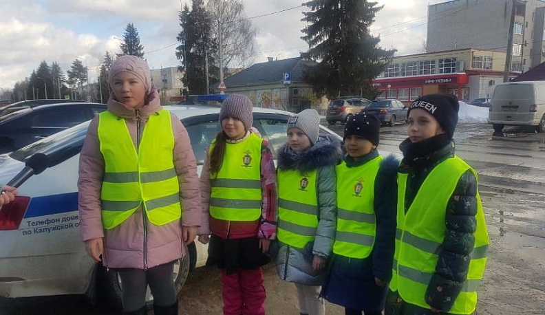 В Жуковском районе сотрудники ГИБДД в честь Дня защитника отечества провели акцию на дорогах
