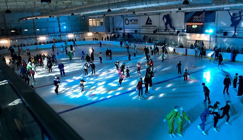 В дни новогодних каникул жители и гости Кондрова могли покататься на коньках в комфортных условиях