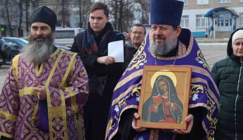 Автомобильный крестный ход с иконой объехал Людиновский район