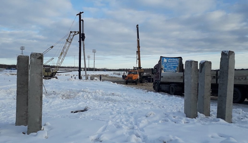 На Правобережье строители готовят основание для футбольного манежа