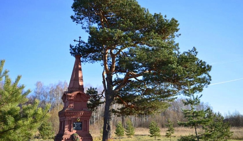 О ЧЁМ МОЛЧИТ КРАСНЫЙ ОБЕЛИСК