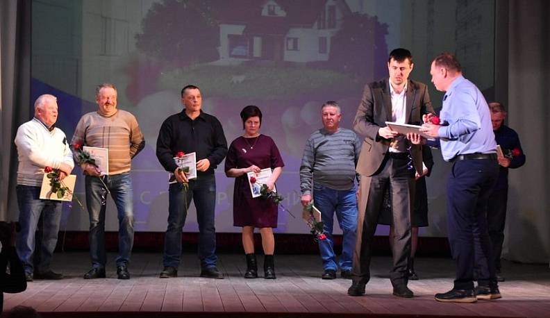 Лучшие работники ЖКХ Людиновского района получили заслуженные награды