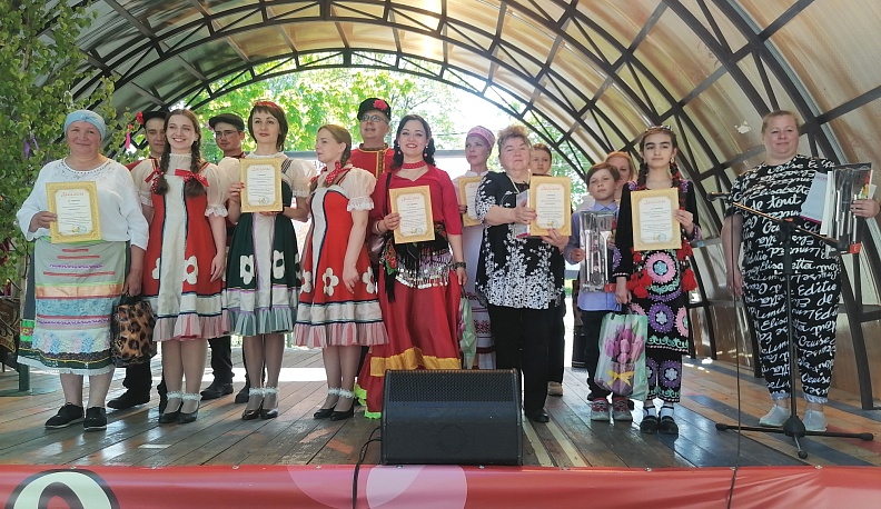 В Думиничах прошёл районный фестиваль «В семье большой, в семье единой»